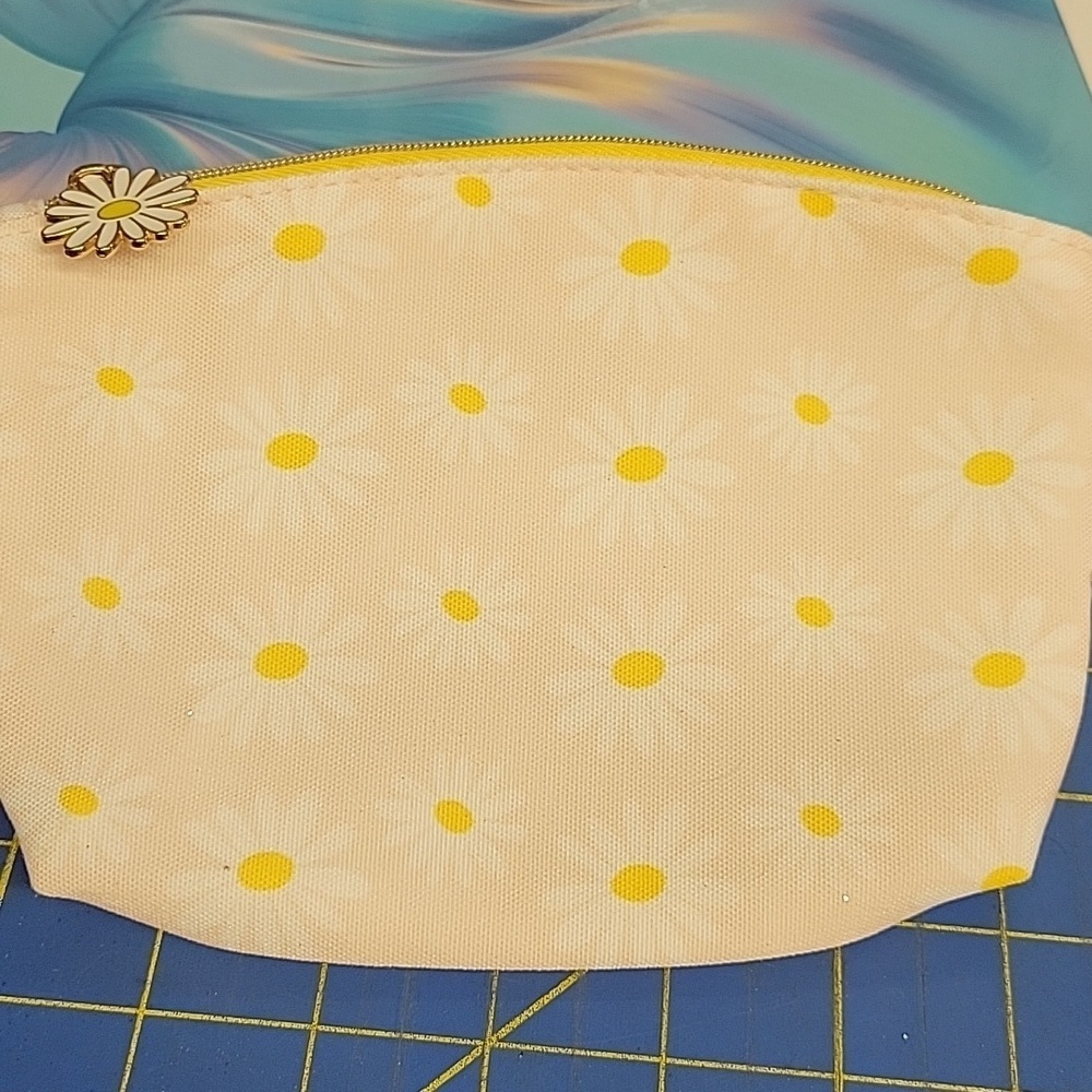 Daisy Yellow Flower Floral Cosmetic Bag 7x5" Bat